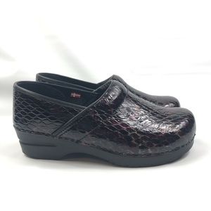 Sanita clogs size women’s 10 Euro 40. Multi color